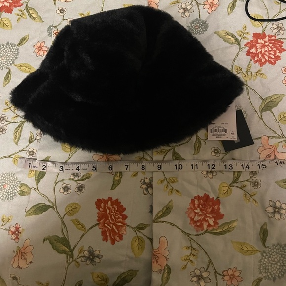 Black Fuzzy / Fur Bucket Hat - Picture 8 of 8